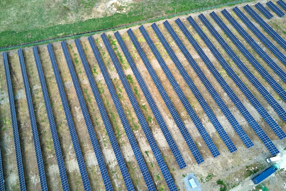 Photovoltaik Freiflächen Anlage im Weinbau